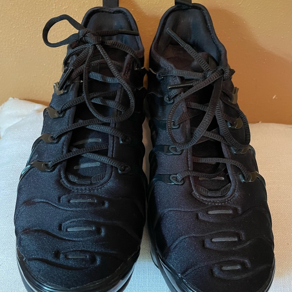 Women’s NIKE AIR VAPORMAX PLUS SE Running Shoes - Size 10